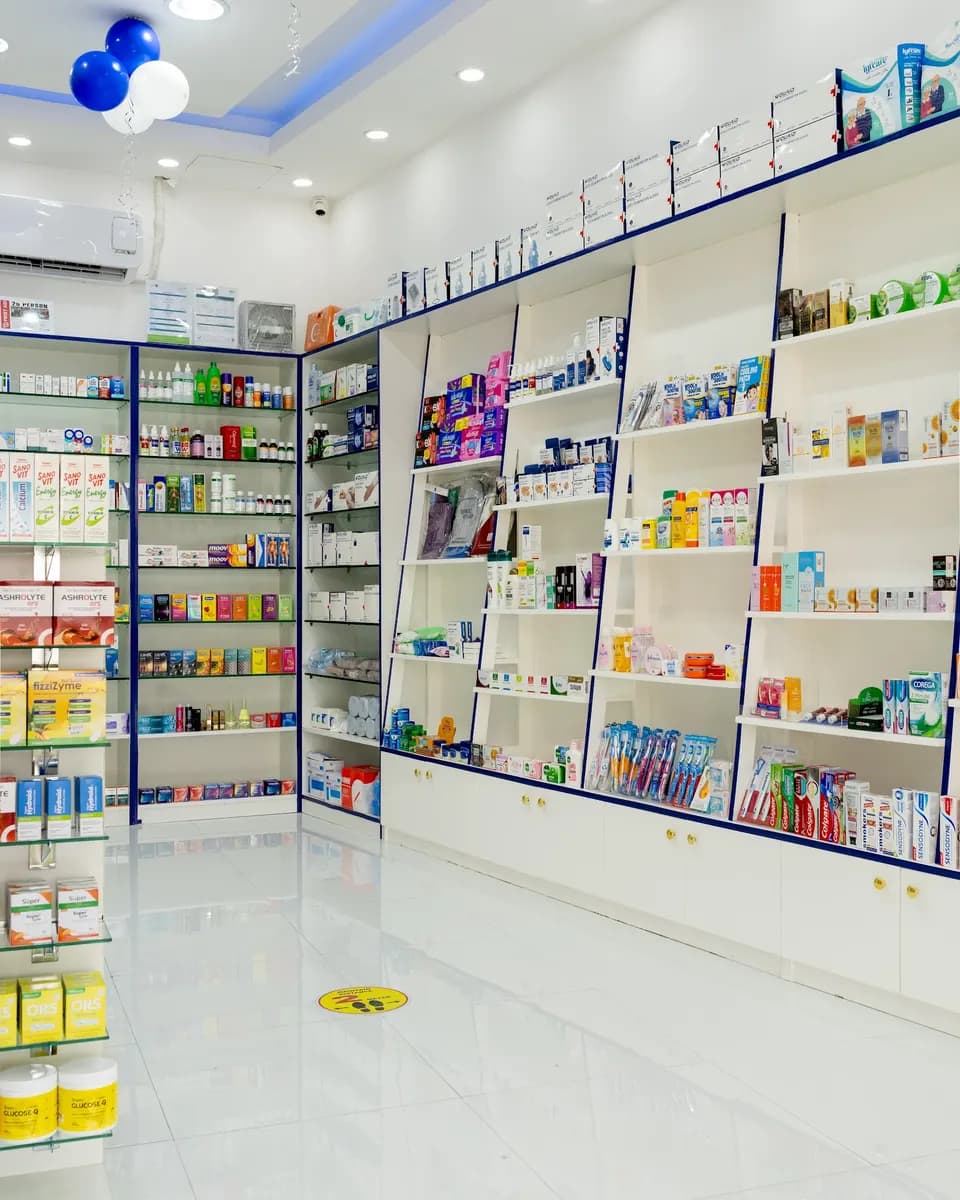 Life Glow Pharmacy — صورة 6