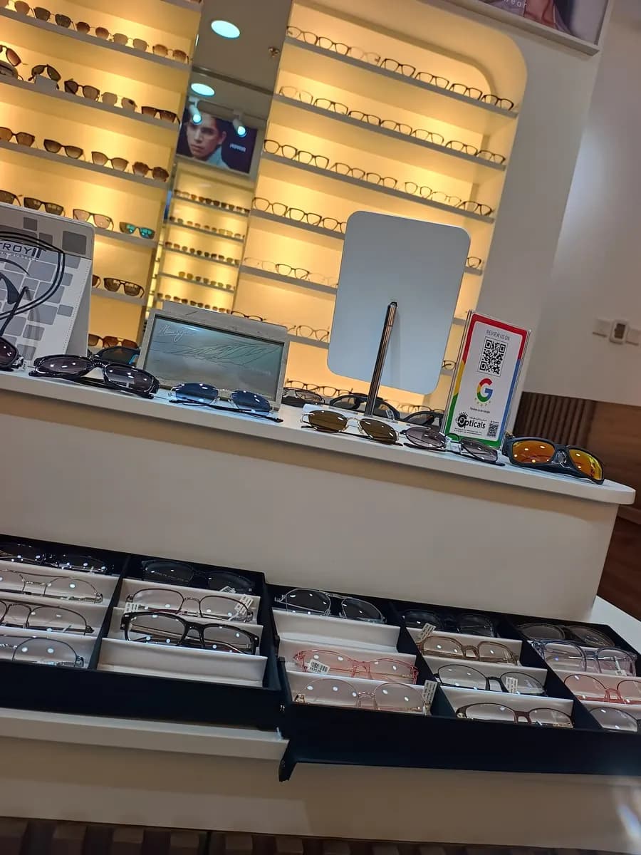 Hafeet Opticals — صورة 8
