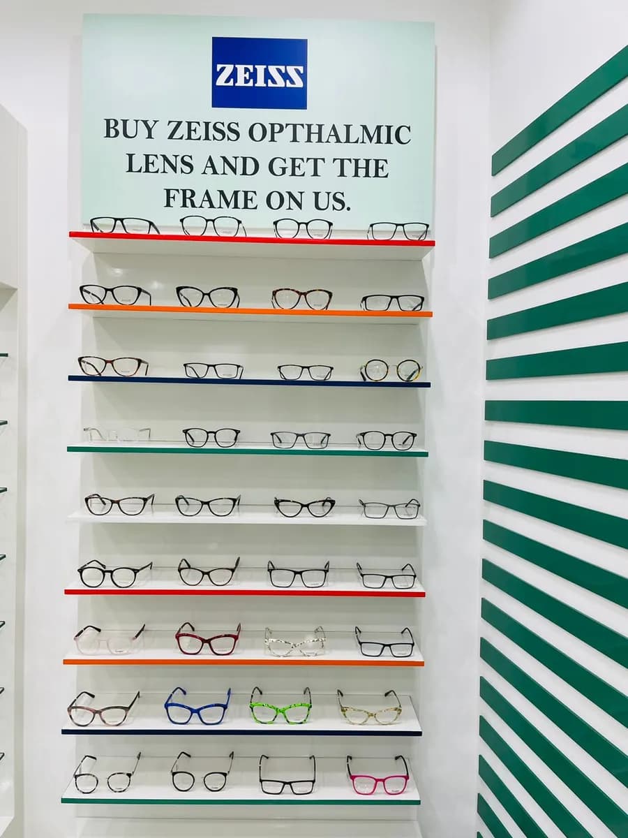 O J O Optical Center — صورة 7