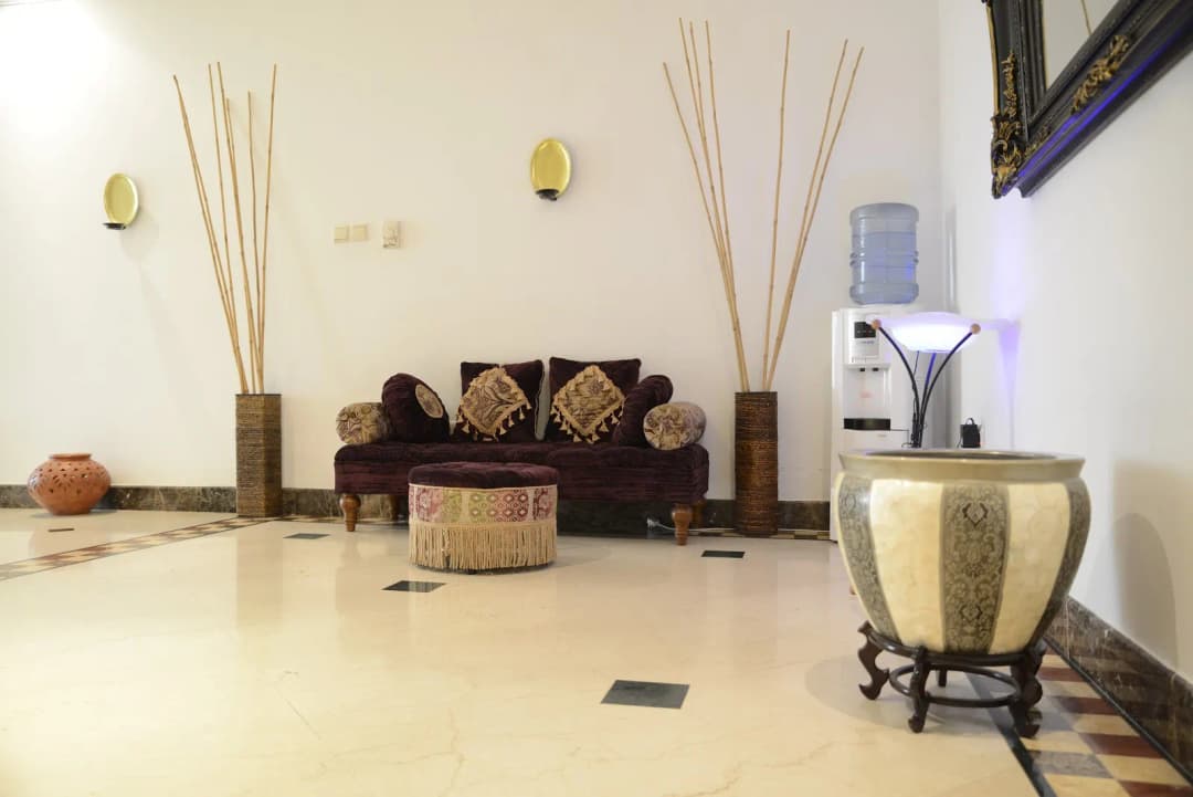 Royal Retreat Beauty Center photo 4