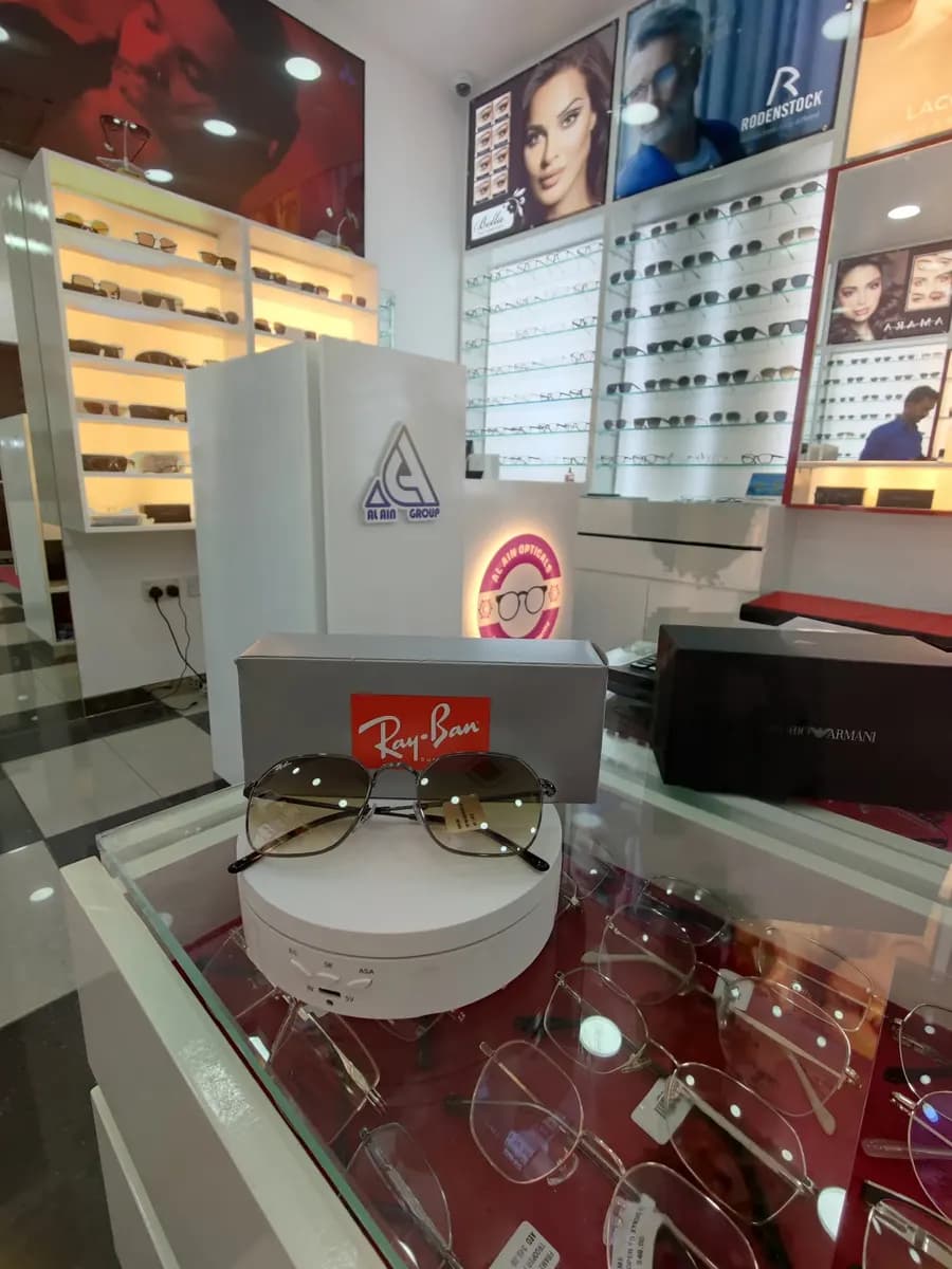 AL Ain Opticals — صورة 8