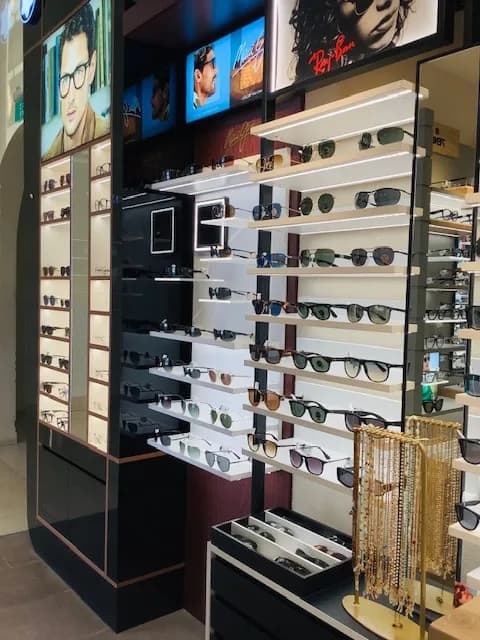 Rathod Opticians Janabiya — صورة 3