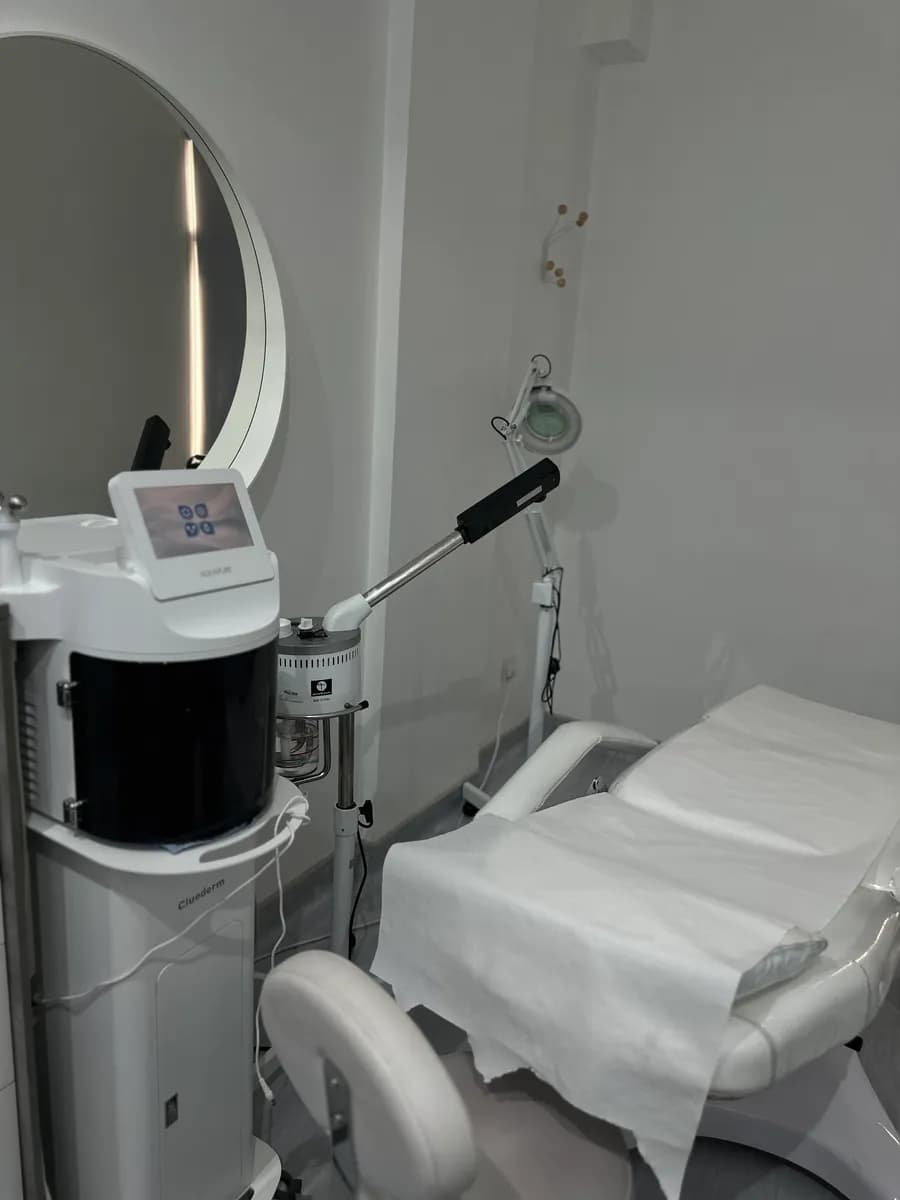 Derma Glow Medical Center - DGMC — صورة 7