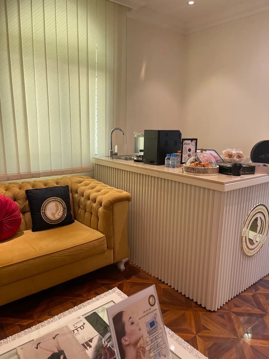 Dr. Khoulood Al Mahmoud Dermatology Specialized Center — صورة 2