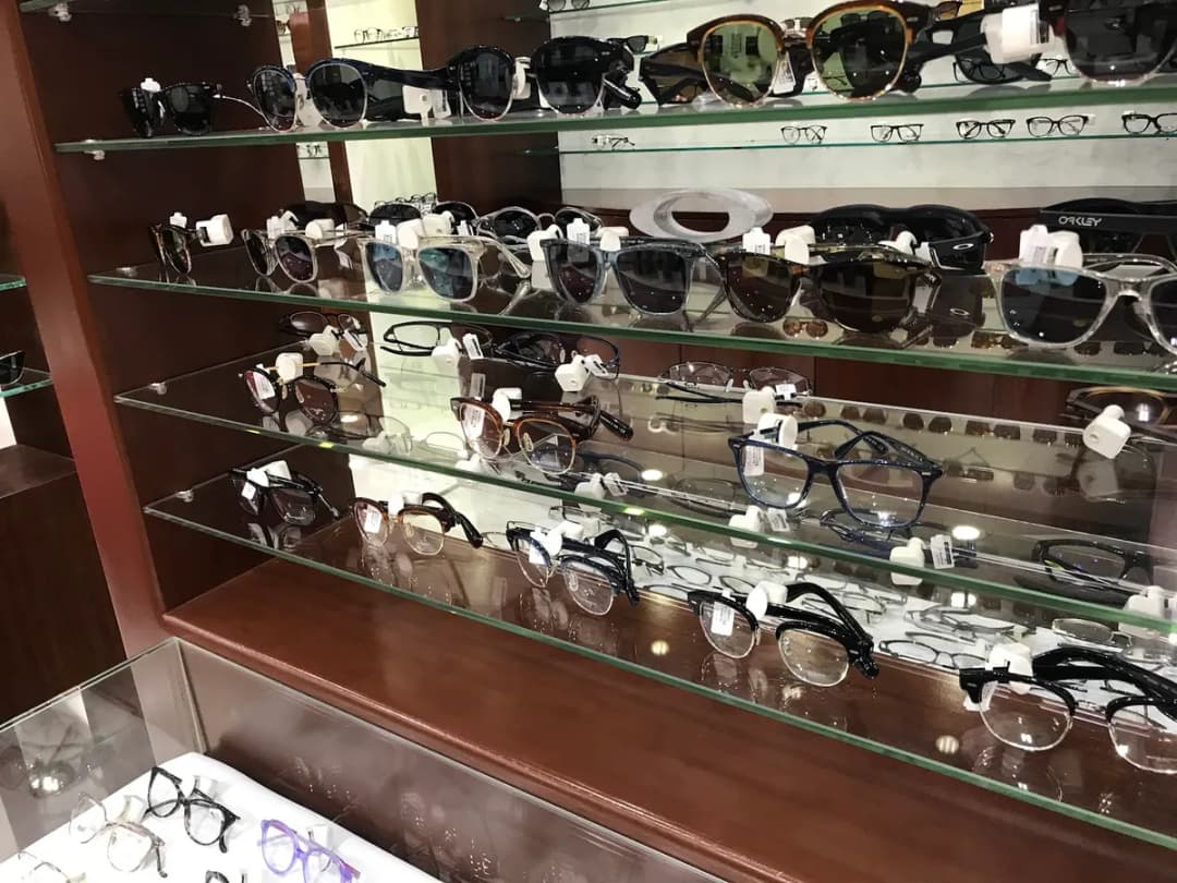 Al Jaber Opticians — صورة 8