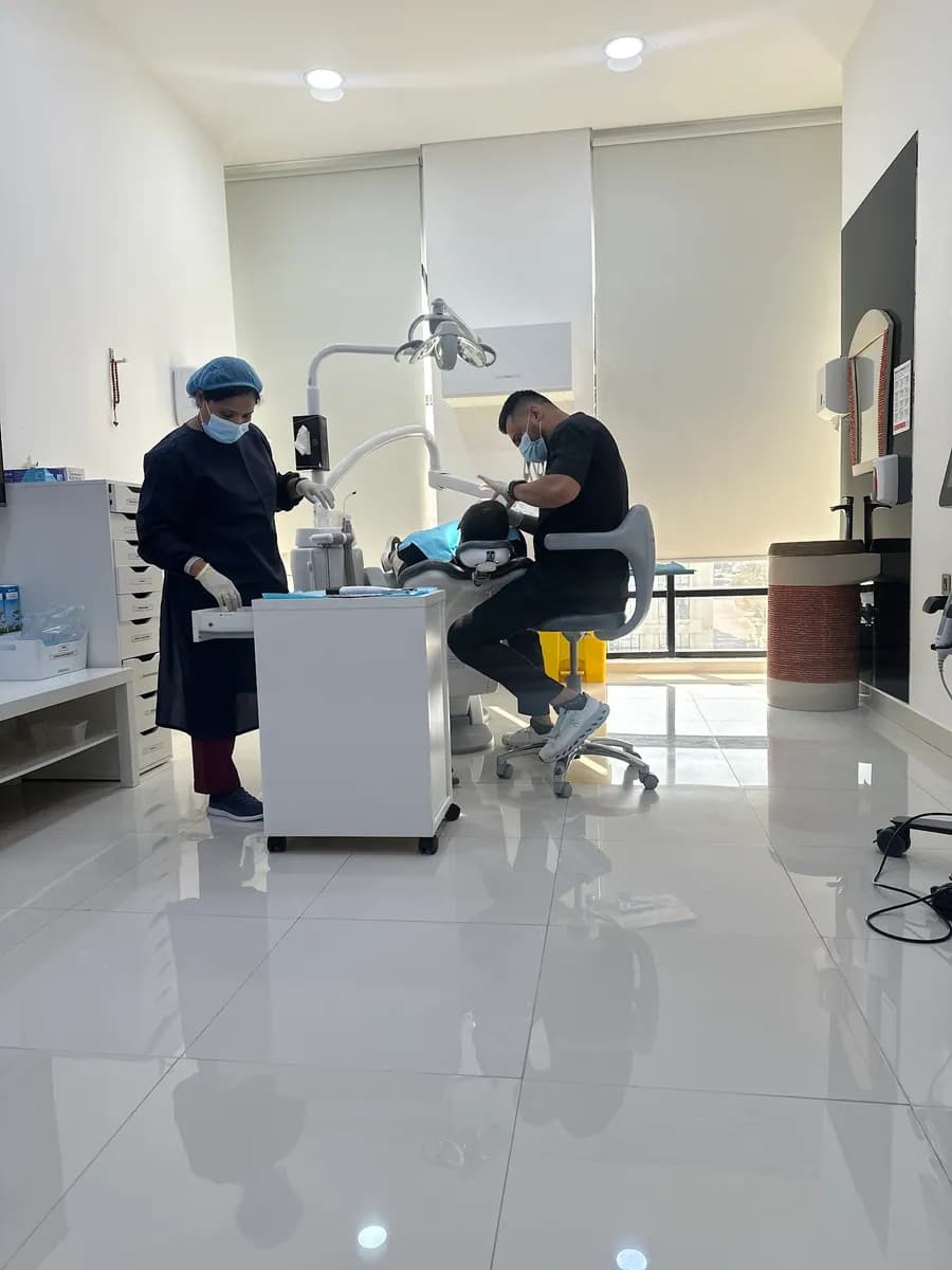 مركز كينغز للاسنان ام صلال محمد, CR NO: 79505/6 - ٧٩٥٠٥/٦ — صورة 3