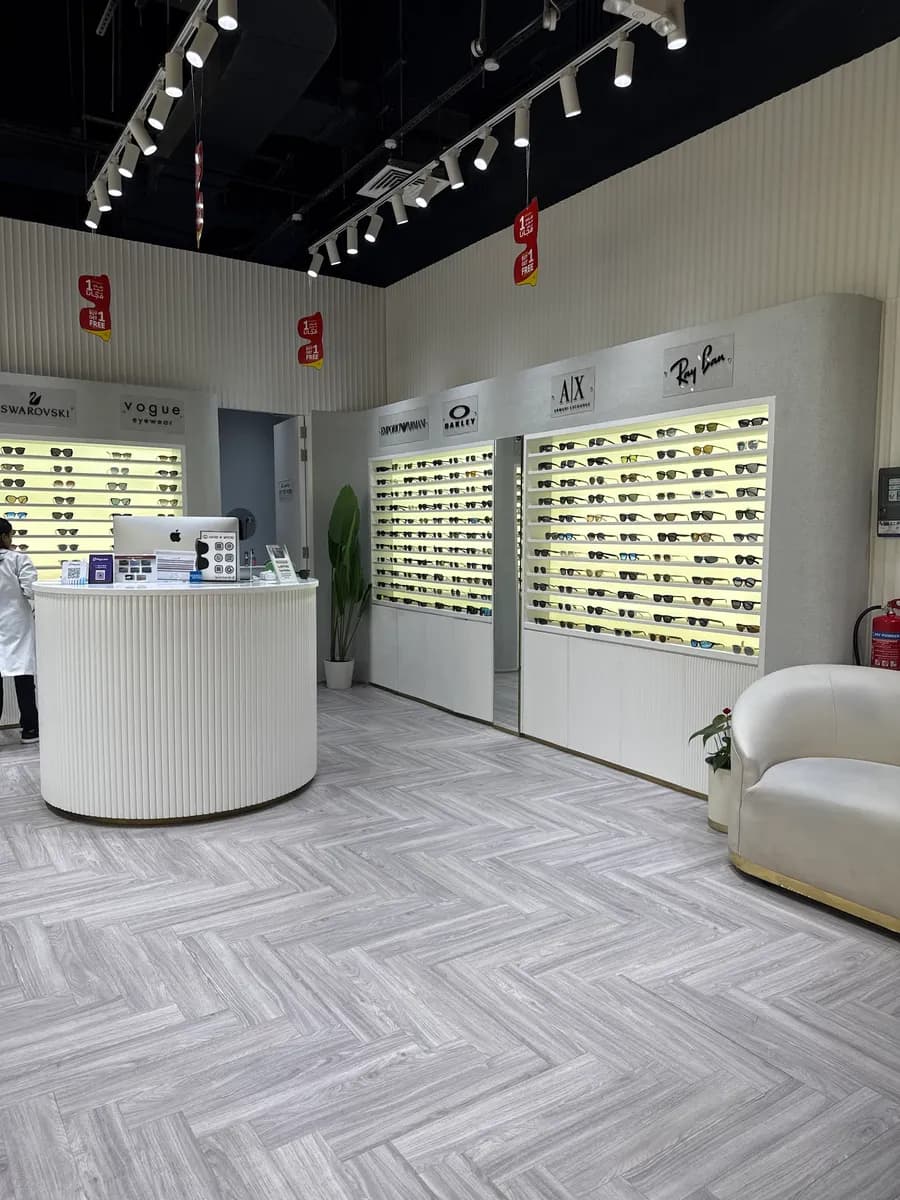 Jachi and Muchi Opticals — صورة 2