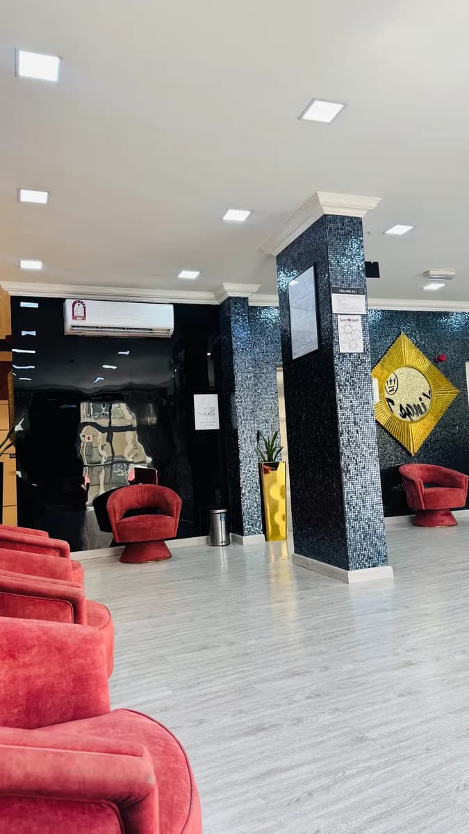 ٧٩٥٠٥/٥ - مركز كينغز للاسنان سوق الفردان للذهب — صورة 3