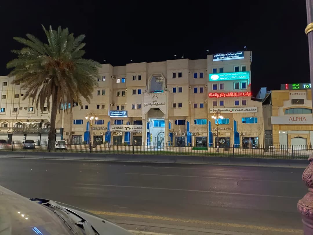 مركز د فايز الباز لطب وتقويم الأسنان Dr Fayez ALBaz Dental Center