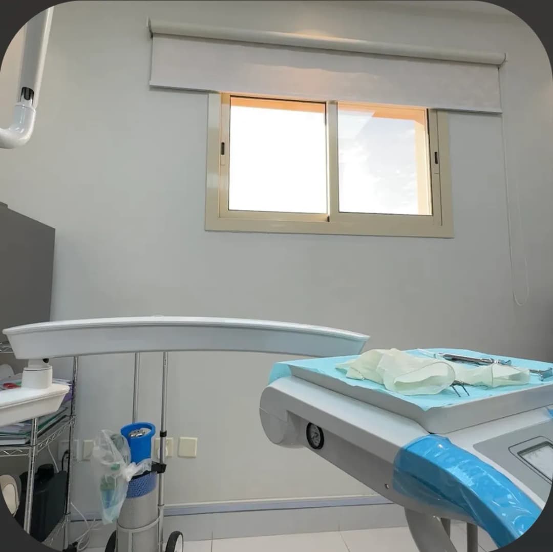 مجمع الدكتور عبد العزيز العمرو لطب الاسنان
