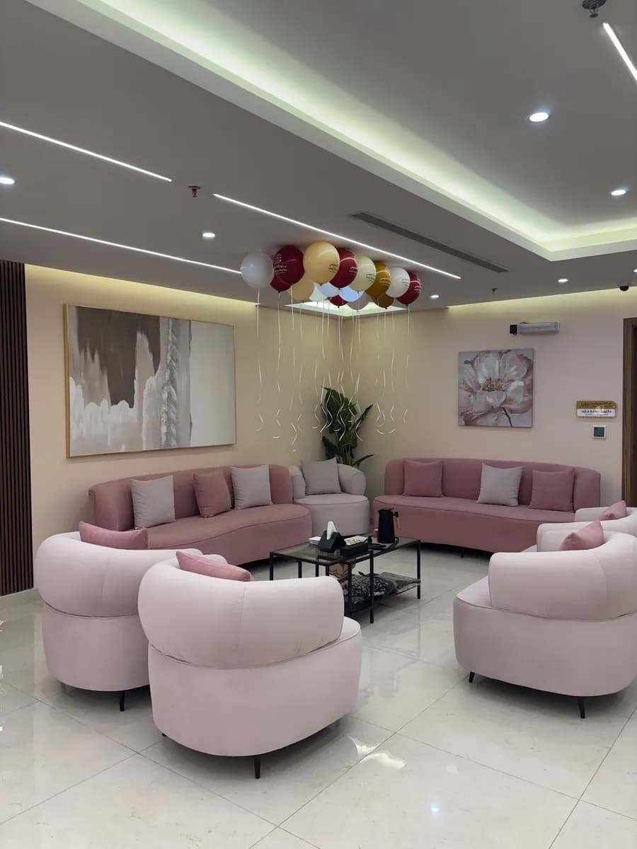 عيادات وصيدليات سيلين (تجميل/ جلدية) — صورة 2