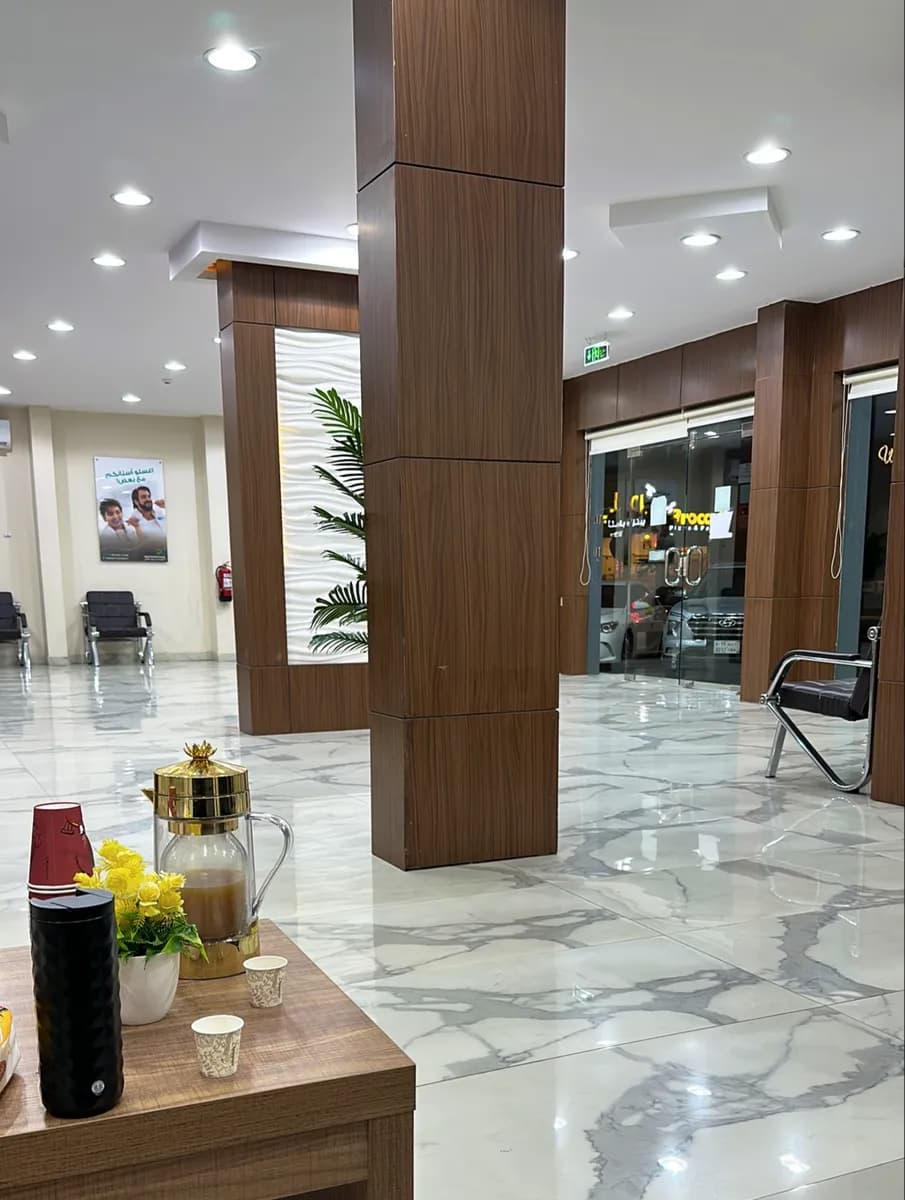 عيادات عاجي لطب وتقويم وزراعة الأسنان - فرع حائل — صورة 2