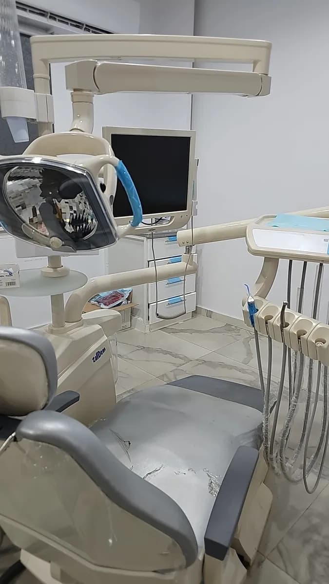 عيادات عاجي لطب وتقويم وزراعة الأسنان - فرع حائل — صورة 5