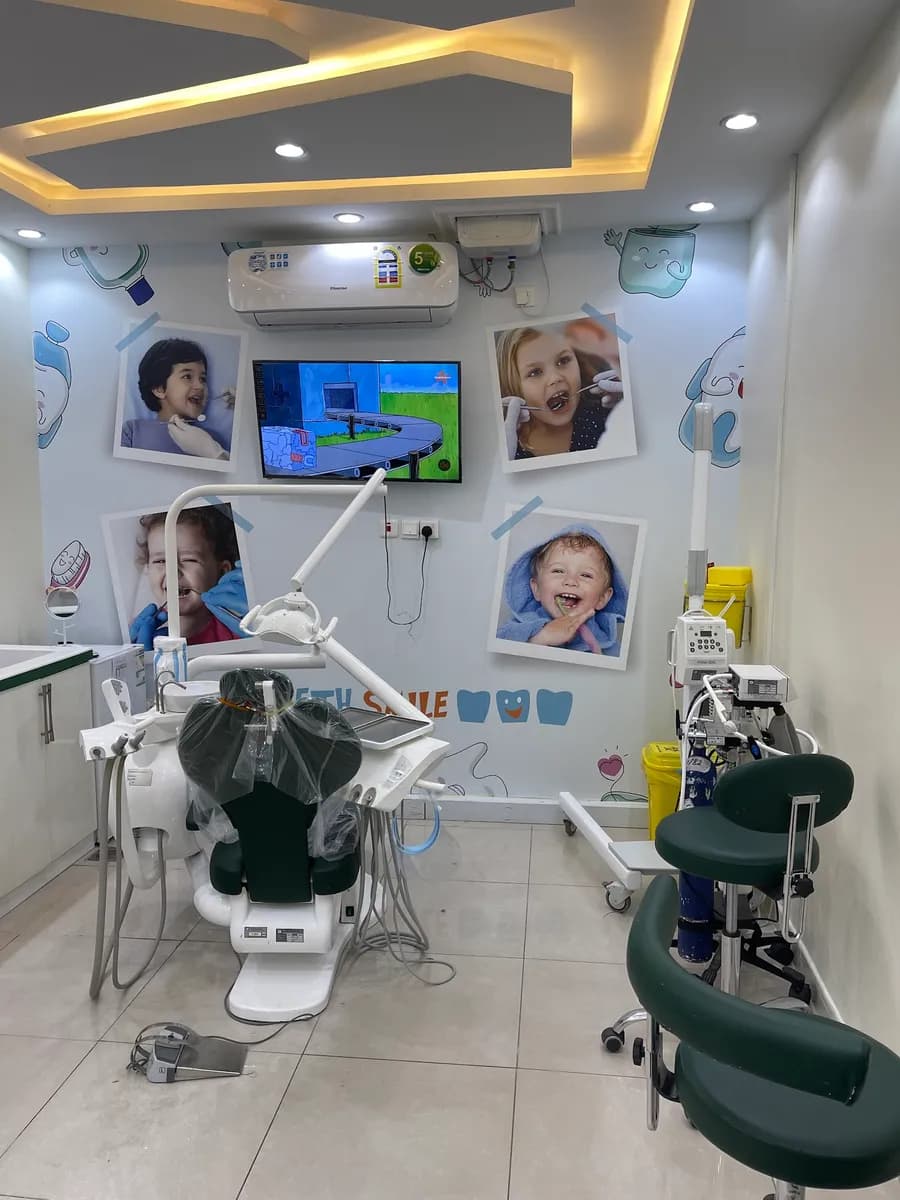 عيادات استبرق التخصصية(عدسات الأسنان -تقويم الأسنان-طب أسنان الأطفال وذوي الإحتياجات الخاصة -الزراعة -علاج الجذور والعصب)