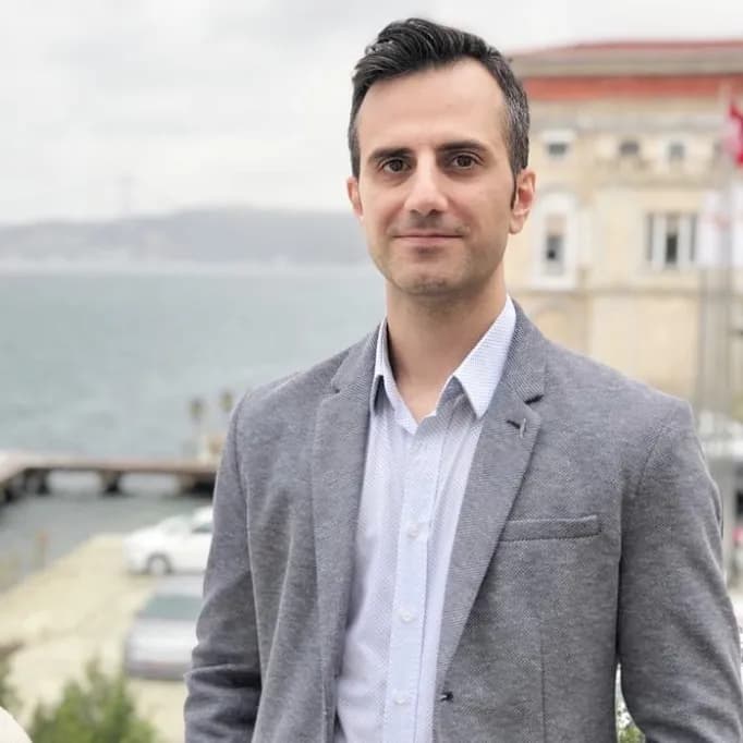Uzm. Dr. Alborz Moshfeghi — Dermatology & Skin Care in Istanbul