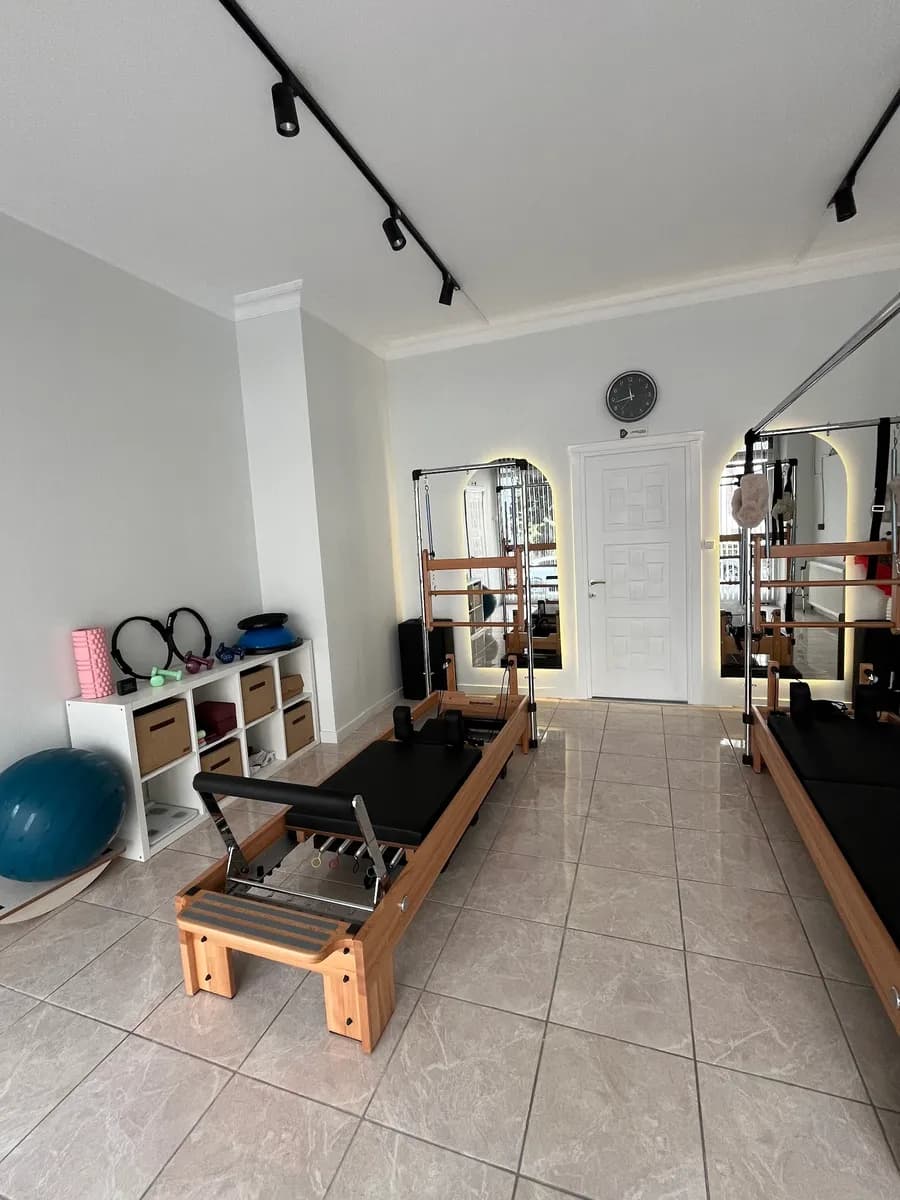 Fizyoterapist Azime Akyüz Yıldız (Fizyoterapi ve pilates) — Physiotherapy & Rehabilitation in Istanbul
