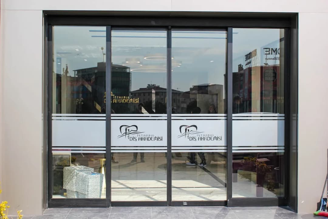 İstanbul Diş Akademisi Ağız ve Diş Sağlığı Polikliniği (Dental Clinic)