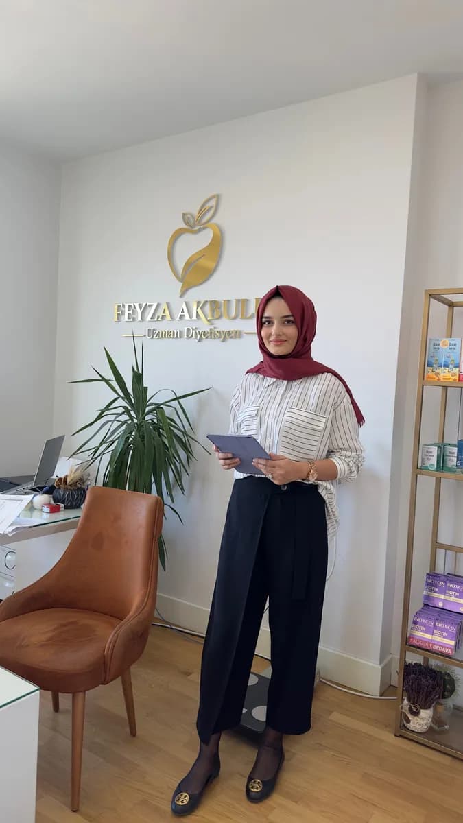 Uzman Diyetisyen Feyza Akbulut Çadırcı — Nutrition & Dietetics in Istanbul