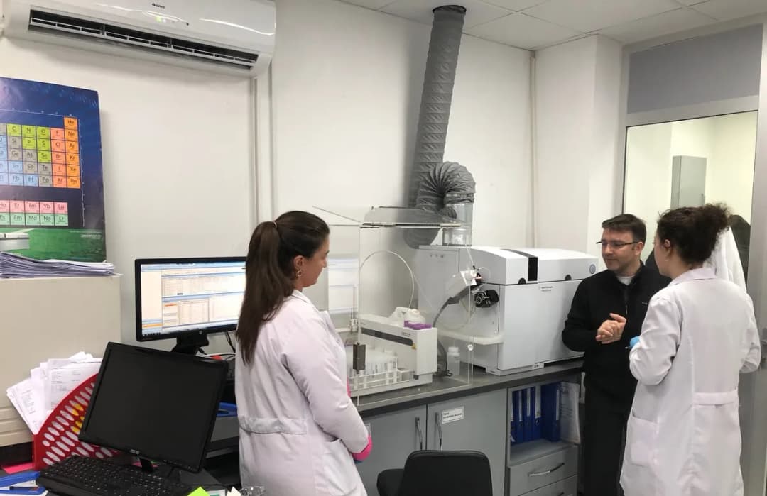 Azolab Laboratuvar Hizmetleri — Labs & Diagnostics in Istanbul