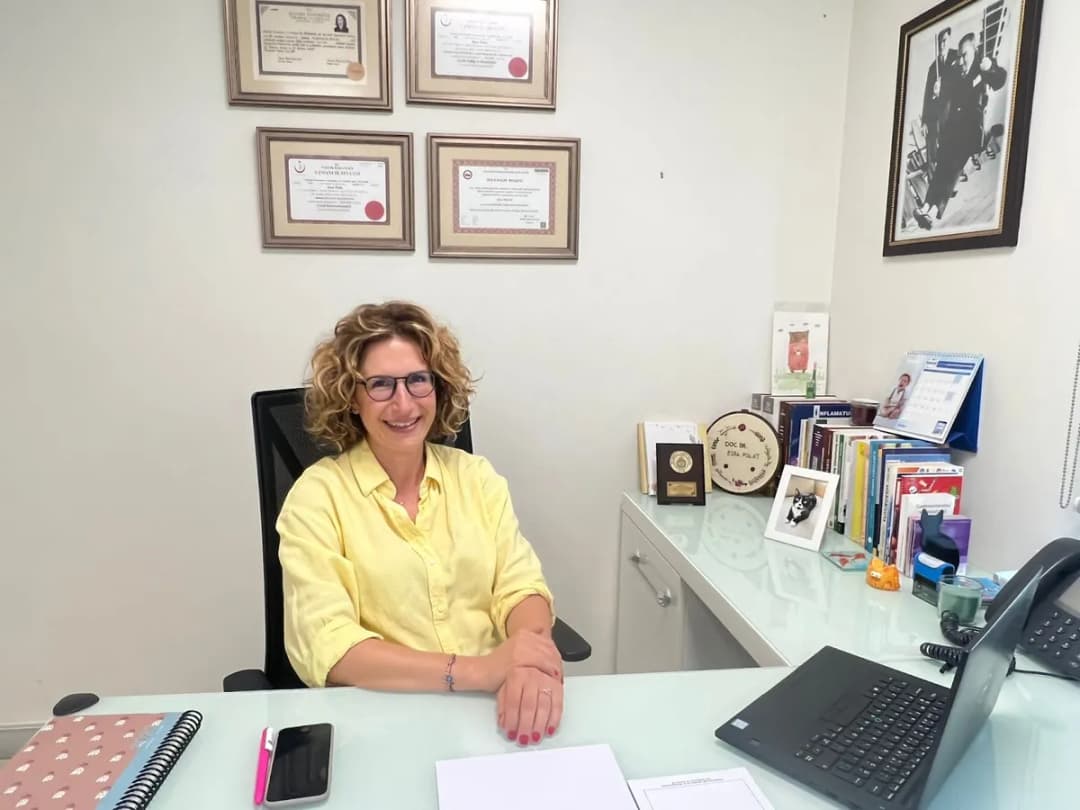 Doç. Dr. Esra Polat | Bebeklik Reflüsü | Gazlı Bebek | Bebeklikte Kabızlık | Kolik bebek — Gastroenterology & Digestive in Istanbul