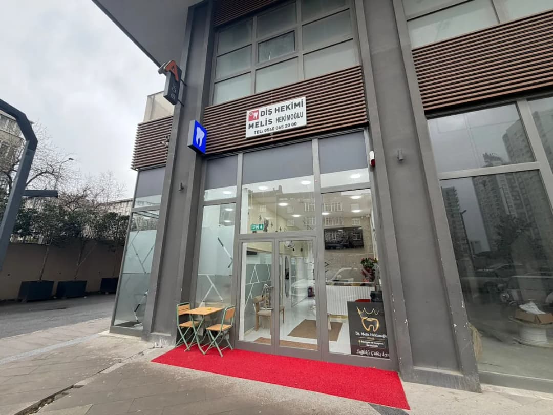 Dt.Melis HEKİMOĞLU — Dental Clinics in Istanbul