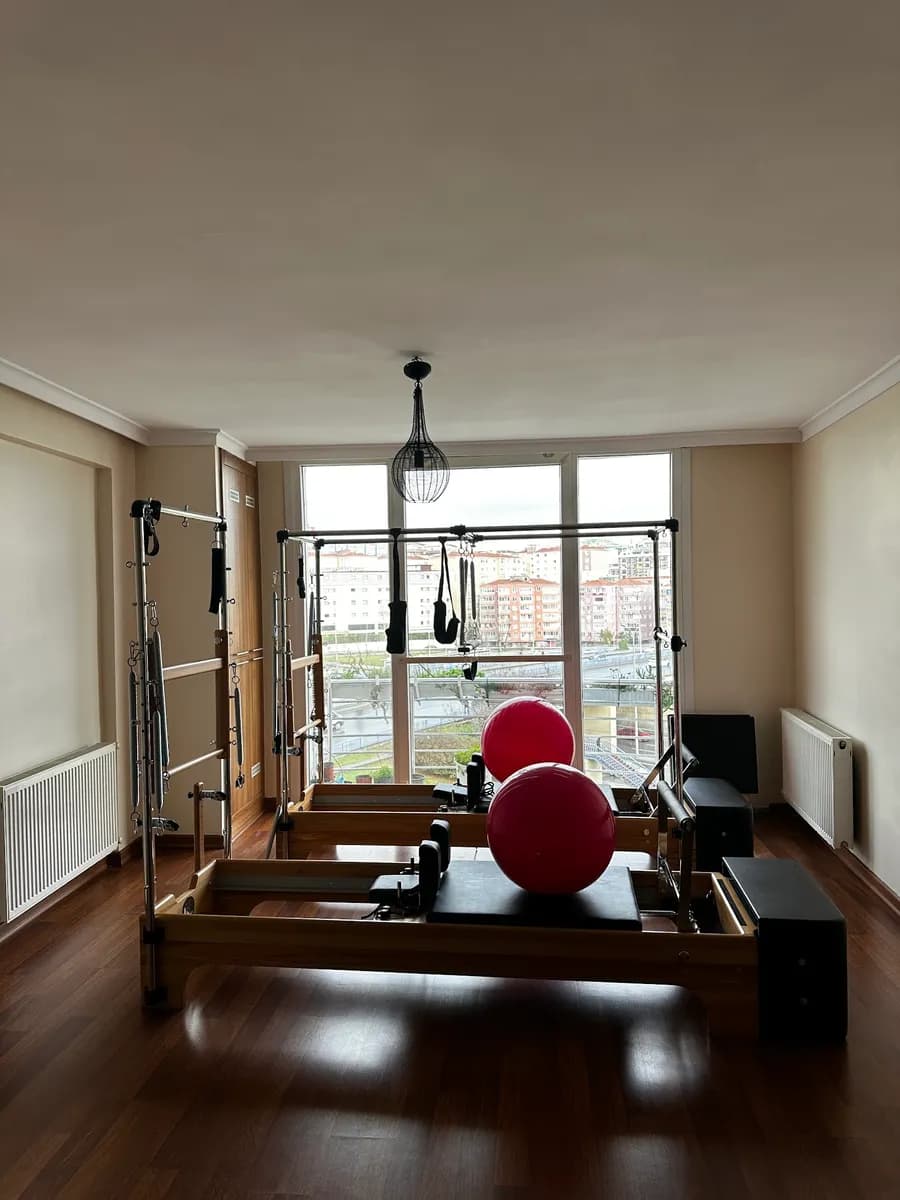Fizyoterapist Delal Kaplan — Physiotherapy & Rehabilitation in Istanbul