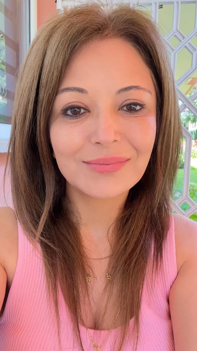 Uzm. Dr. Sezen Takmaz Mandallı — Dermatology & Skin Care in Istanbul