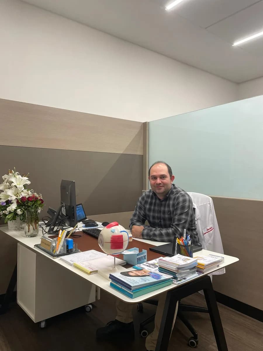 Op.Dr.Burak Akbay - Göz Hastalıkları Uzmanı — Eye Care & Ophthalmology in Istanbul