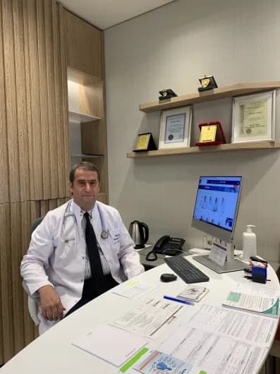 Prof. Dr. Hüseyin Engin, Tıbbi Onkoloji — Oncology & Cancer Care in Istanbul