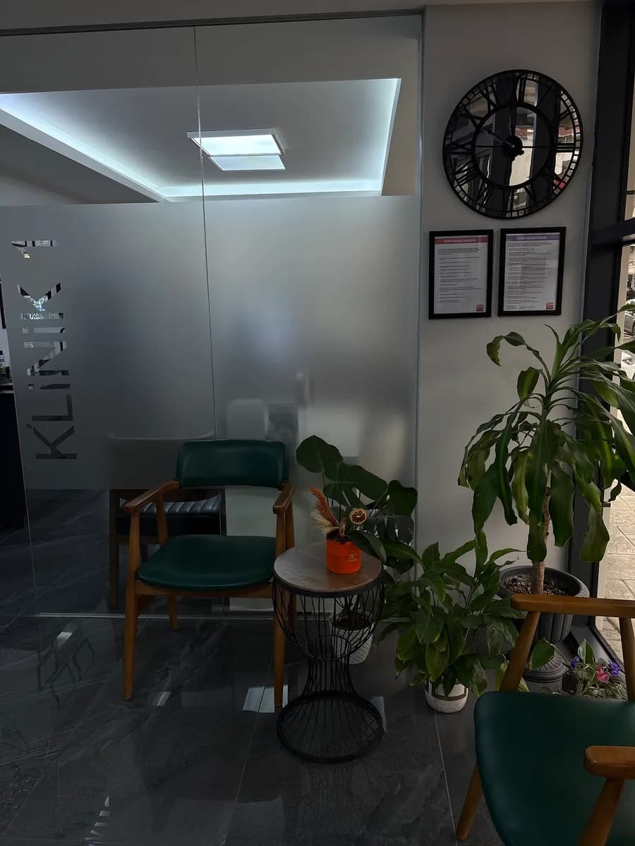 Diş hekimi Alperen Demiral — Dental Clinics in Istanbul