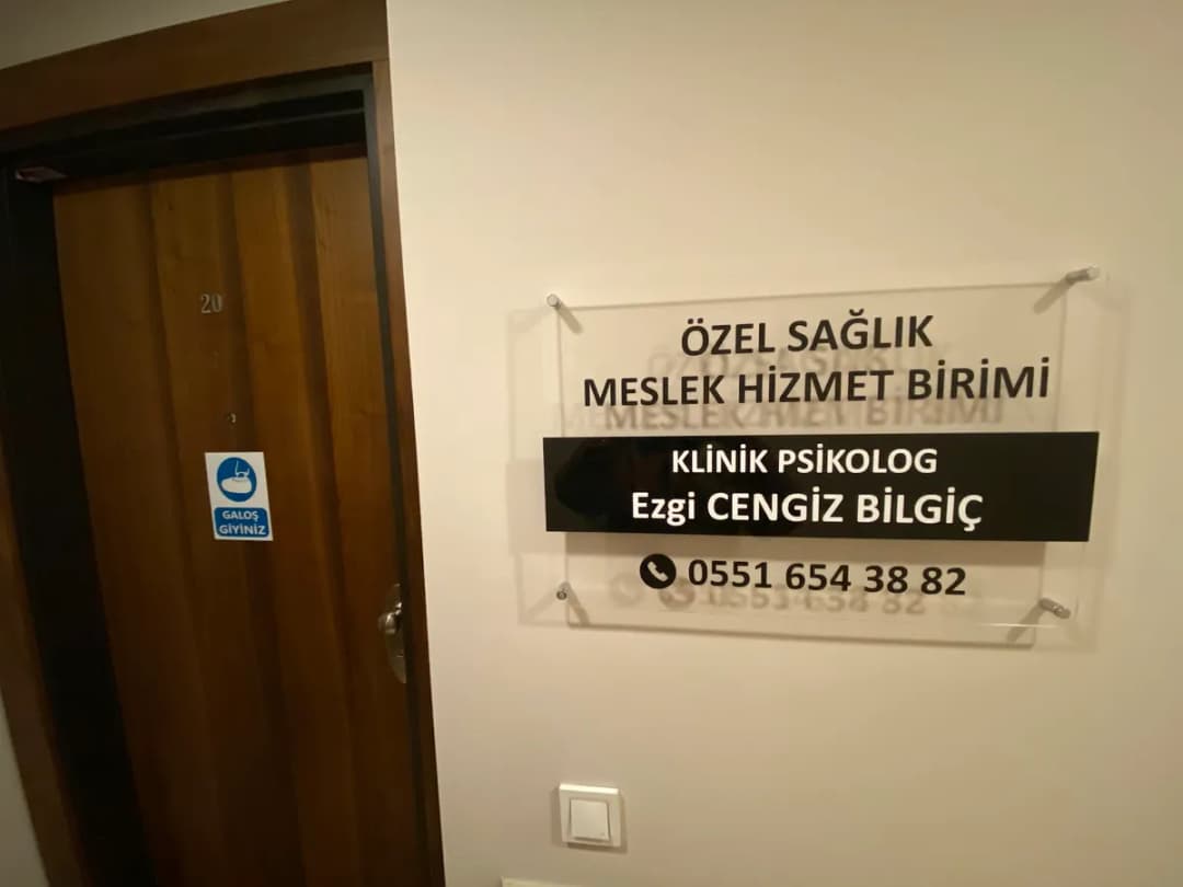 Klinik Psikolog Ezgi Cengiz Bilgiç — Mental Health & Psychology in Istanbul