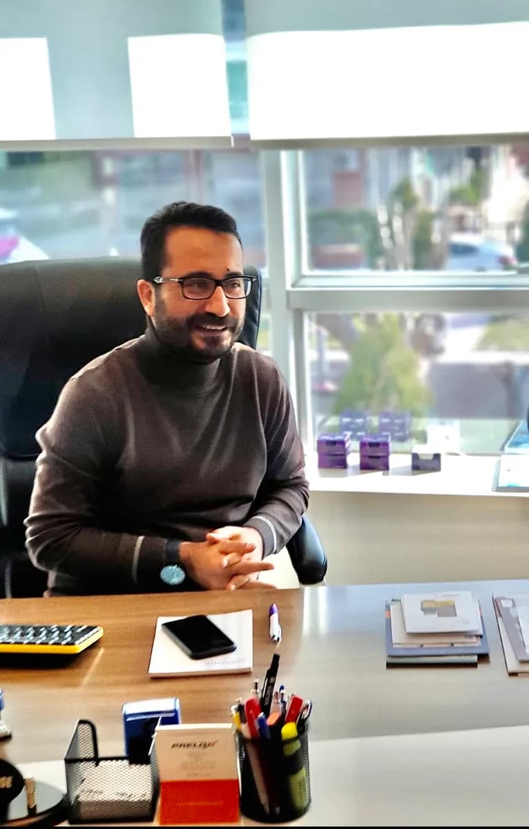 Prof. Dr. Ayhan Karaköse I Üroloji Uzmanı I Endoskopi - Laparoskopi - Lazer Cerrahisi I Böbrek Taşı - RIRS I BPH - HoLEP