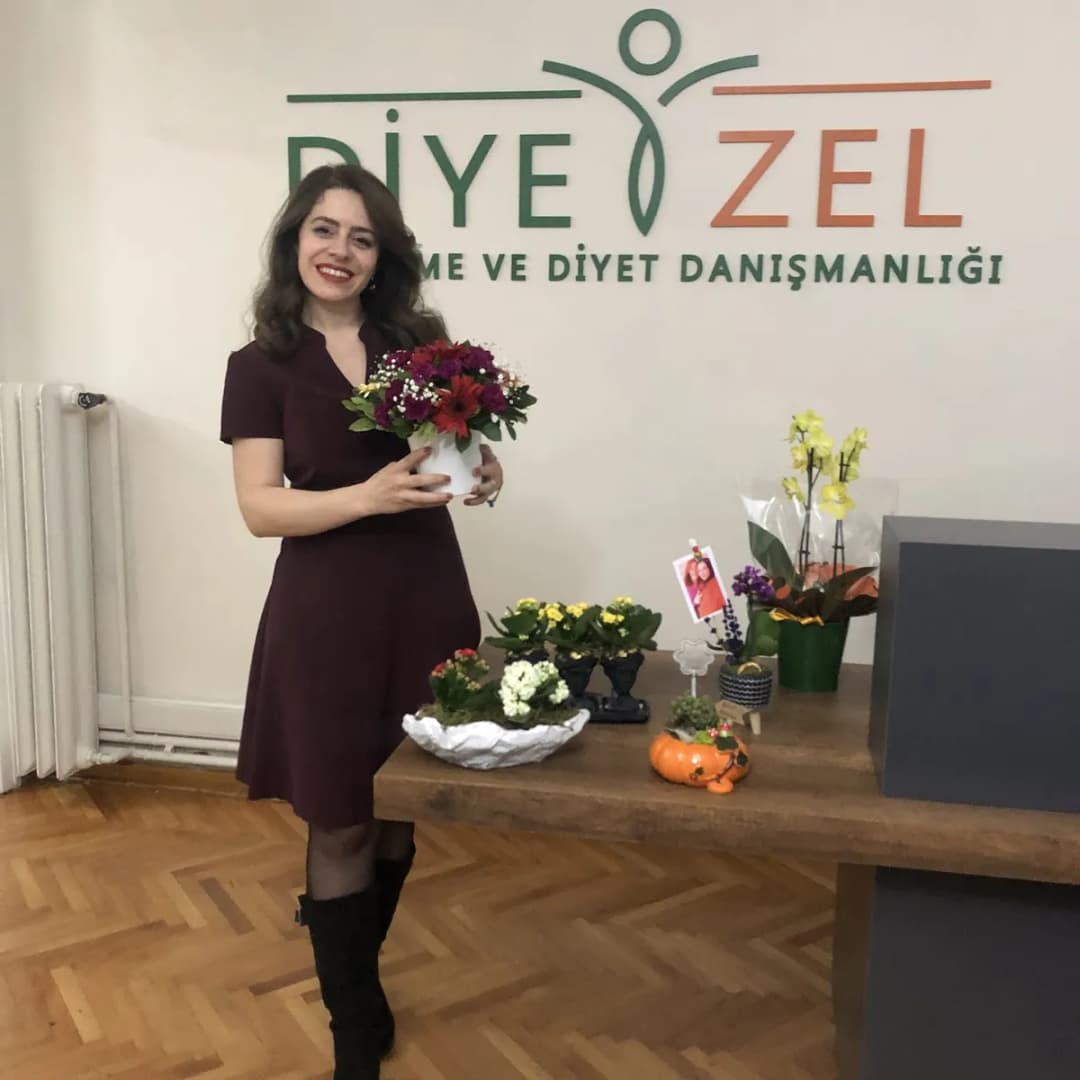 Diyetisyen Zeliha Avağ Yeşilmen — Nutrition & Dietetics in Istanbul