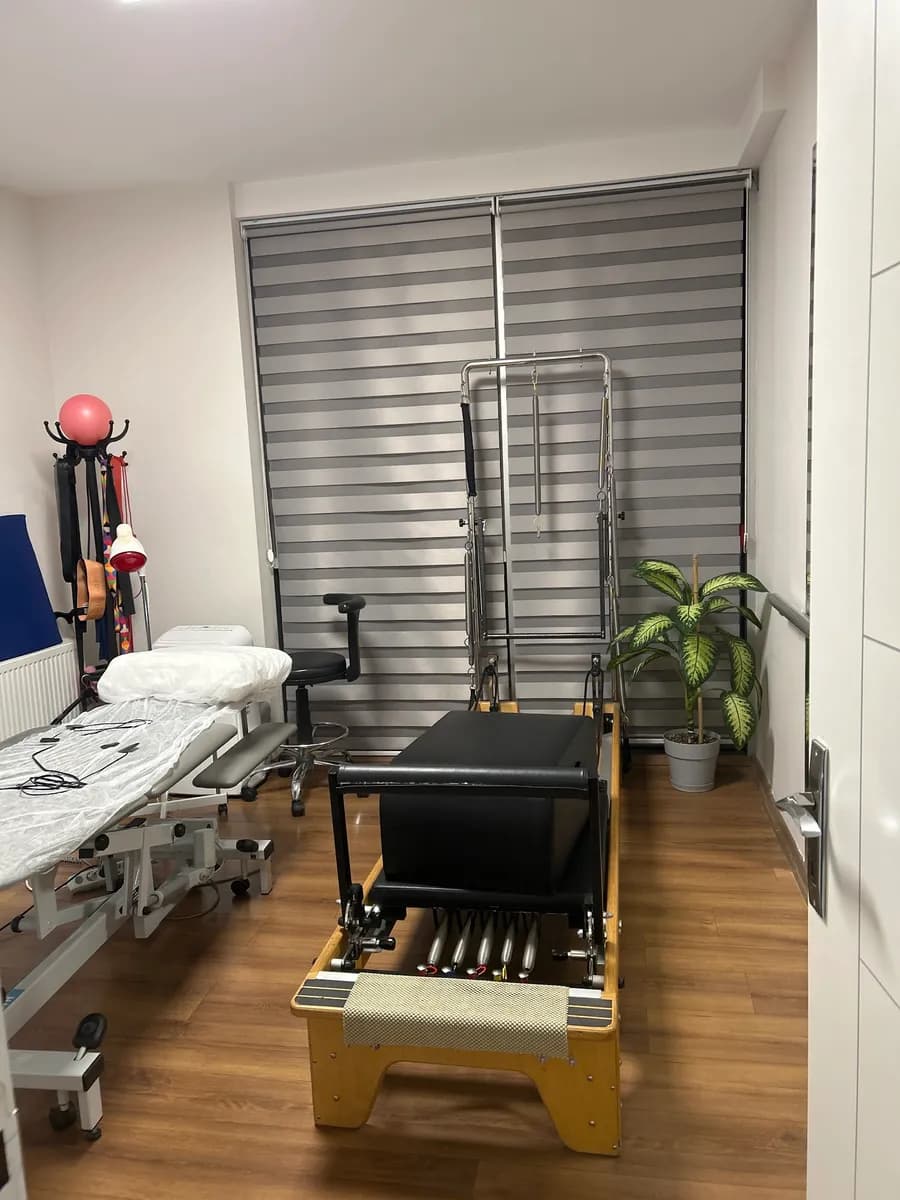 Fizyoterapist Özge Güleç-Heal Up G-Therapy Erenköy — Physiotherapy & Rehabilitation in Istanbul