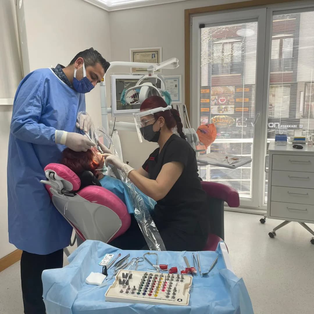 Diş Hekimi Hande Kahya ağız ve diş sağlığı polikliniği — Dental Clinics in Istanbul