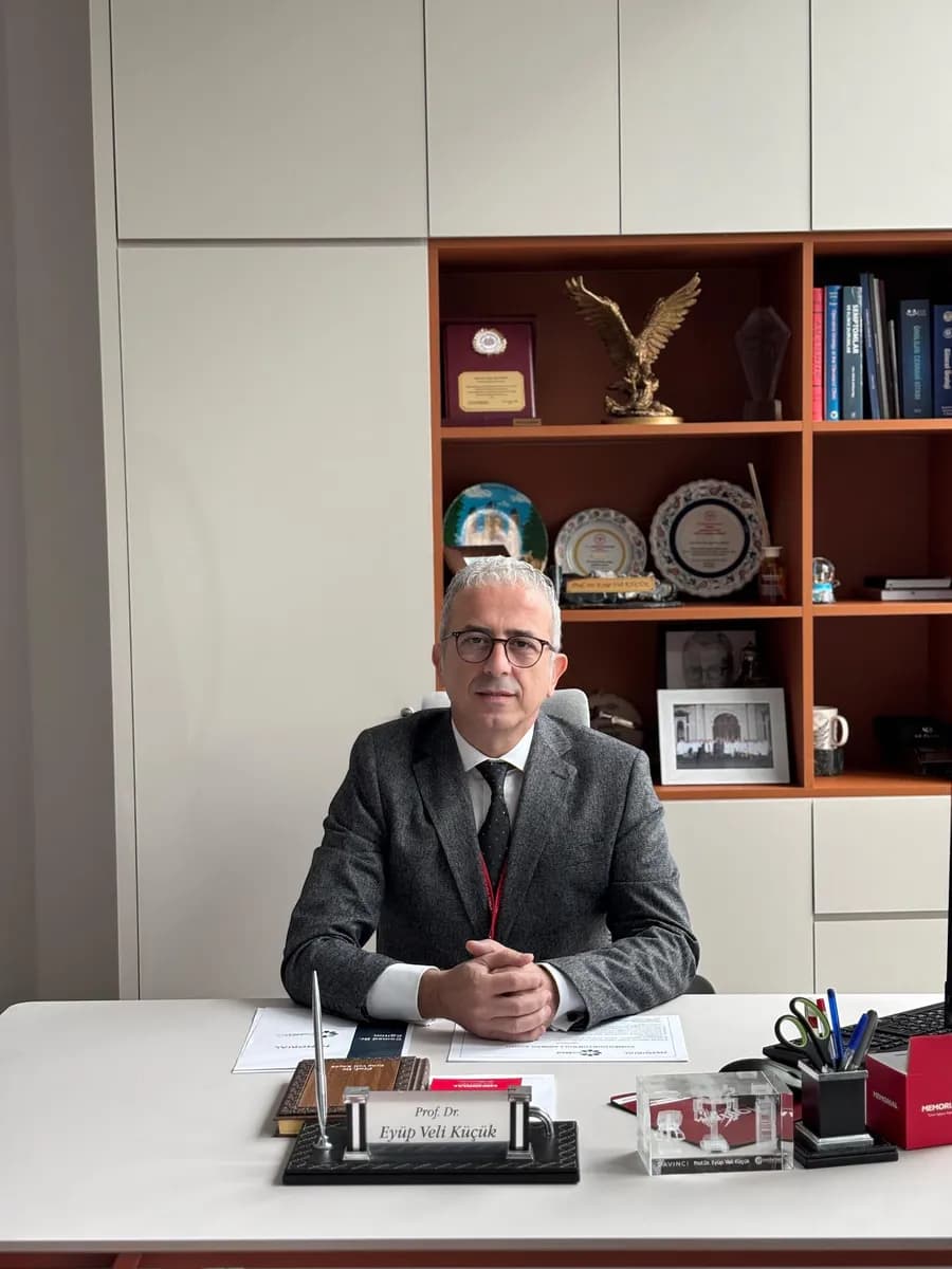 Eyüp Veli Küçük, Prof Dr, Operatör, Prostat kanseri, Böbrek kanseri, Mesane Kanseri, Robotik cerrahi
