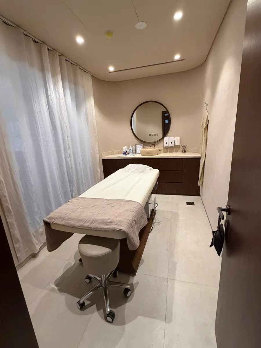 GLO365 For Dermatology Clinic — صورة 4