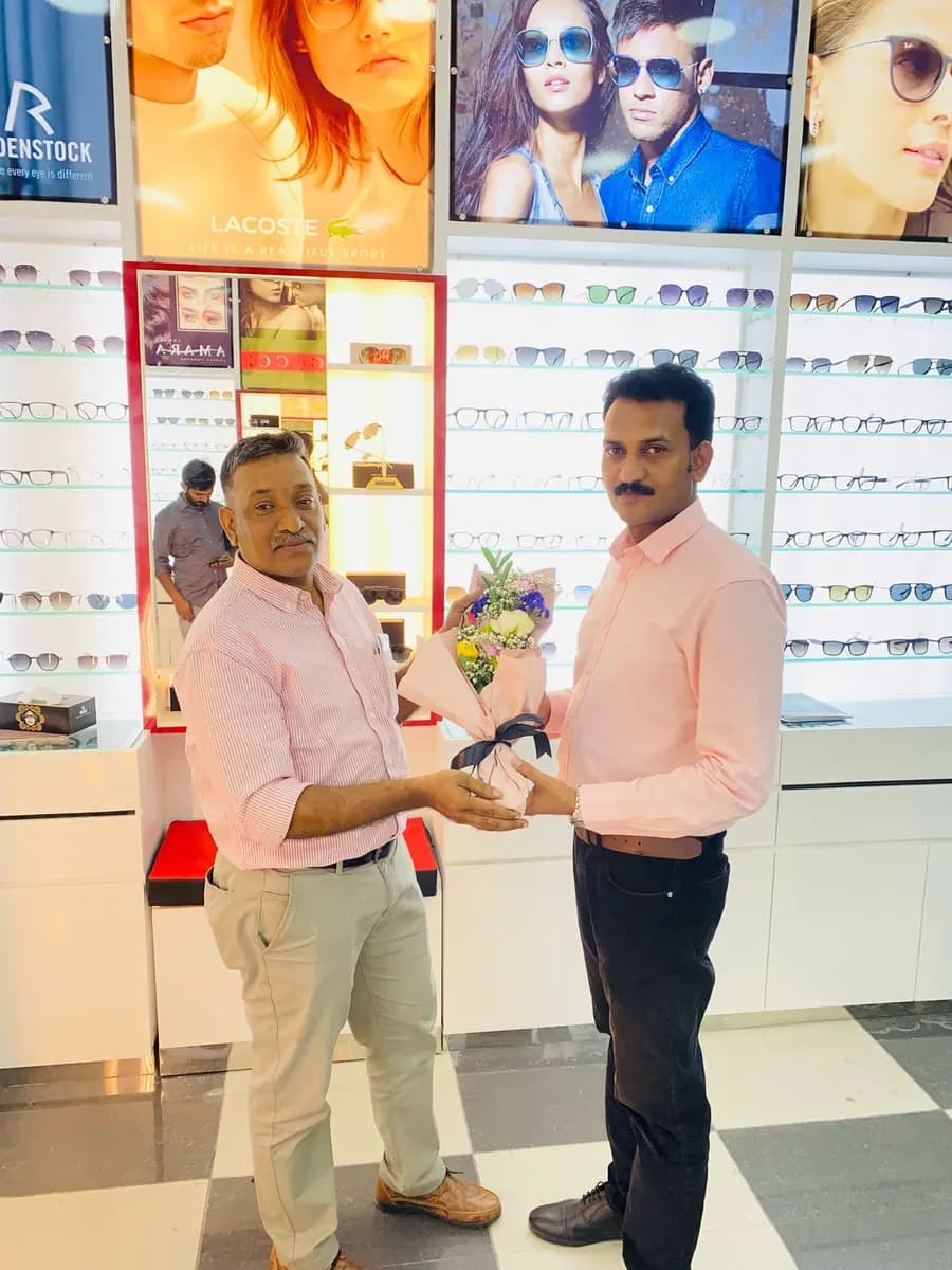 AL Ain Opticals — صورة 6