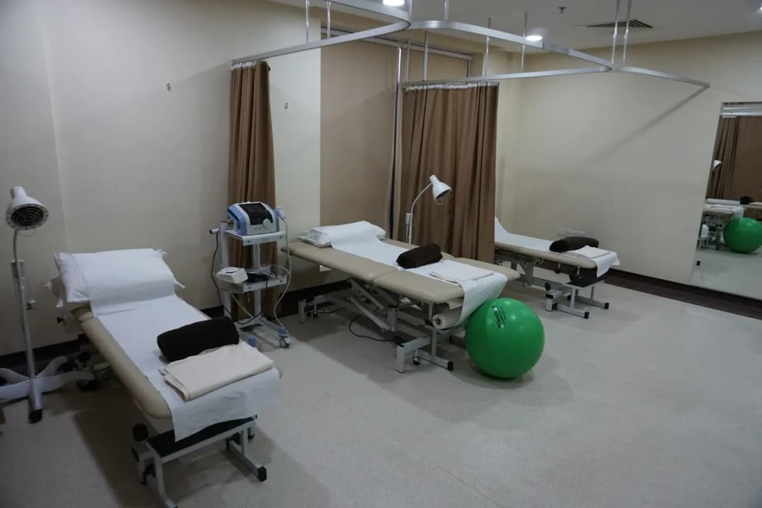 American Medical Center — صورة 2