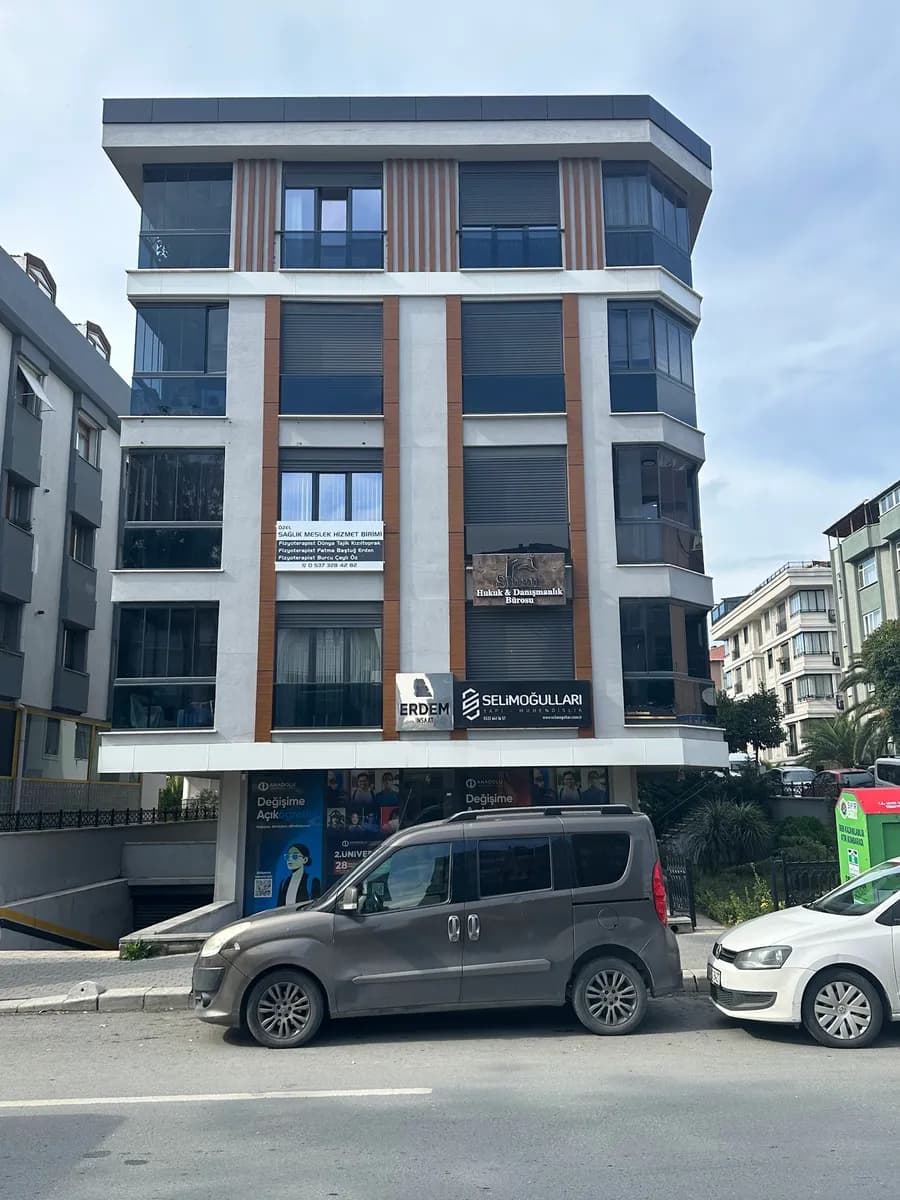 Fizyoterapist Dünya Tajik Kızıltoprak / Kayropraktik Uzmanı | Bahçelievler — Physiotherapy & Rehabilitation in Istanbul