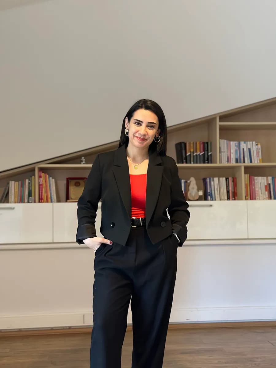 Kl. Psk. Esra Çetinkaya, Psikoloji — Mental Health & Psychology in Istanbul