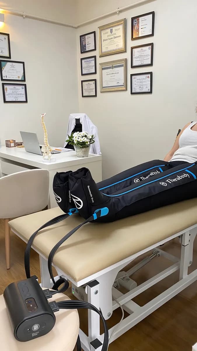Uzman Fizyoterapist Öznur Çam — Physiotherapy & Rehabilitation in Istanbul