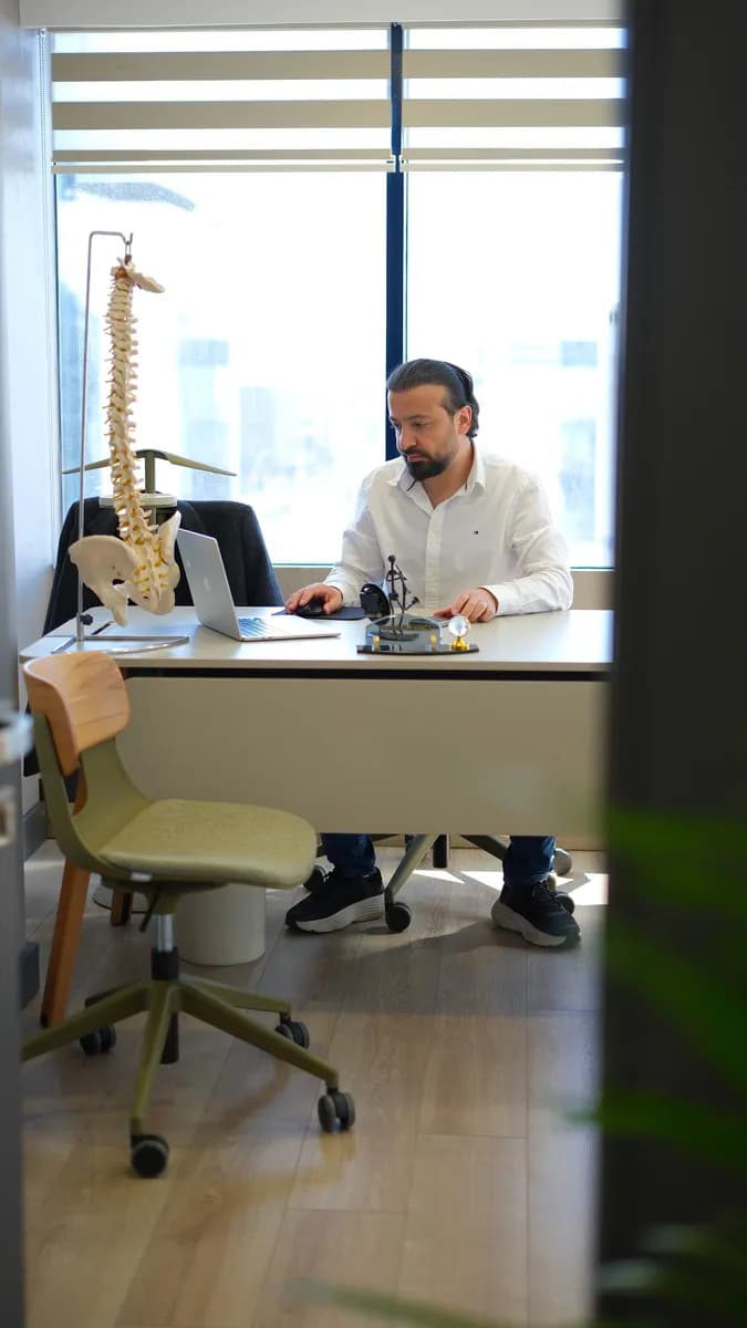 Fizyoterapist Veysel Ekinci, Fizyoterapi ve Rehabilitasyon — Physiotherapy & Rehabilitation in Istanbul