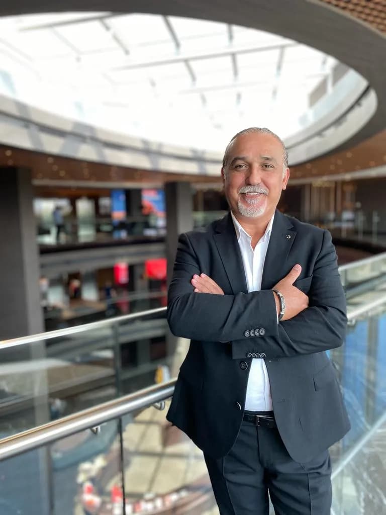 PROF. DR. SERDAR AYKAN - (Robotik Cerrahi - Üroloji Uzmanı) Prostat, Böbrek, Mesane Kanseri / Taş Hastalıkları — Urology in Istanbul