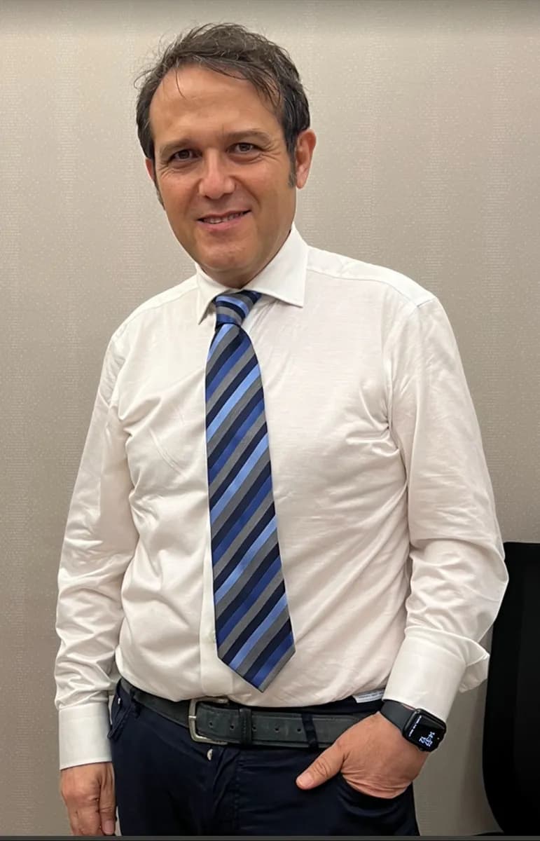 Prof. Dr. O. Murat Uyar Göz Hastalıkları Uzmanı, FEBO, FICO — Eye Care & Ophthalmology in Istanbul