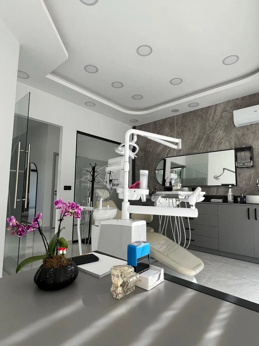Özel 34 Ağız ve Diş Sağlığı Polikliniği | Avcılar Diş Hekimi | Diş Polikliniği | İmplant Tedavisi | Zirkonyum Kaplama — Dental Clinics in Istanbul